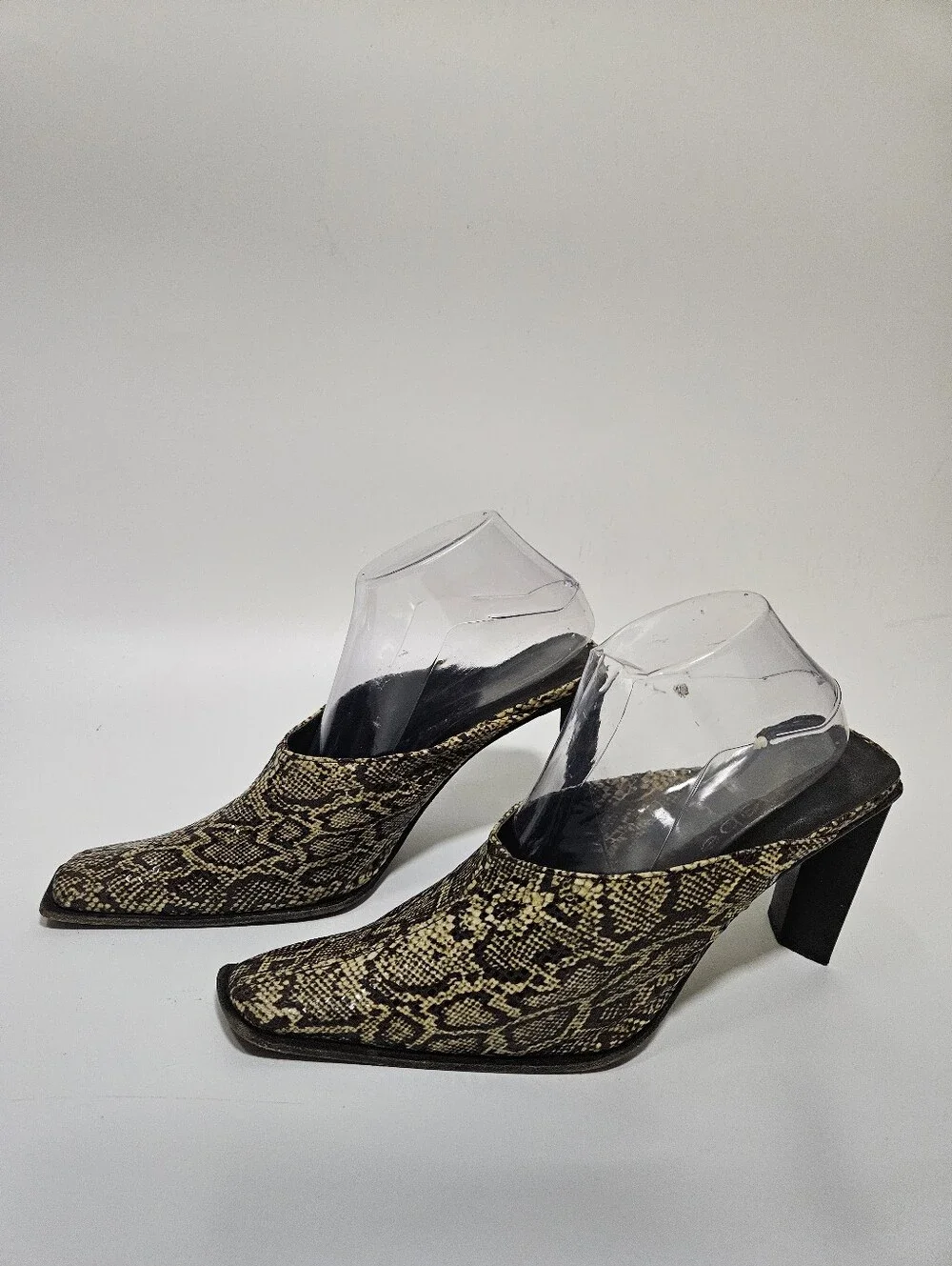 bebe Womens Snakeskin print Pumps 9.5M Block Heel Square Toe made in spain